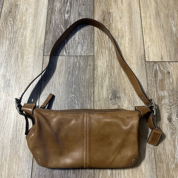 Coach Handbags - Vintage Coach Hampton Leather Shoulder Bag